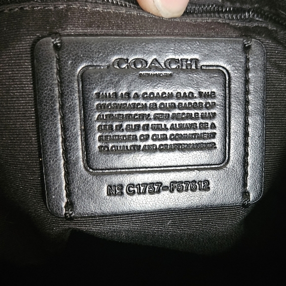 Coach Neverfull bag!!! THIS PURSE HAS SO MANY POCKETS YOU WONT KNOW WHAT TO DO - Picture 3 of 12